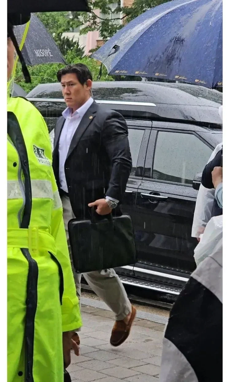 이재명 후보 경호원.webp