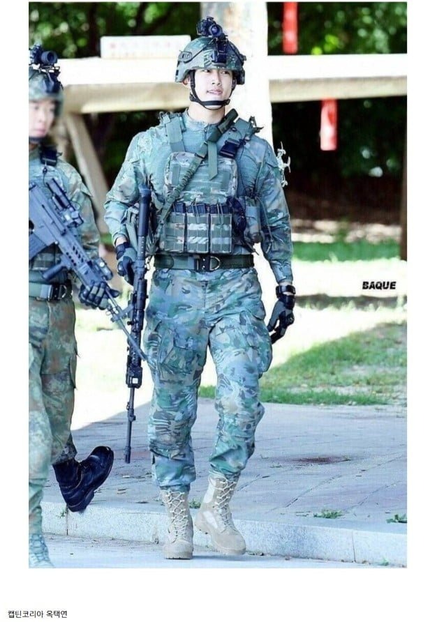 연예인 군복 3대장.jpg